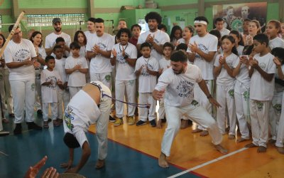 Workshop gratuito de capoeira reúne mais de 250 participantes e fortalece cultura afro-brasileira em Ribeirão Preto