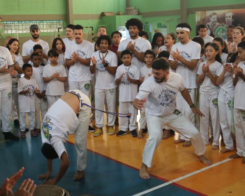 Workshop gratuito de capoeira reúne mais de 250 participantes e fortalece cultura afro-brasileira em Ribeirão Preto