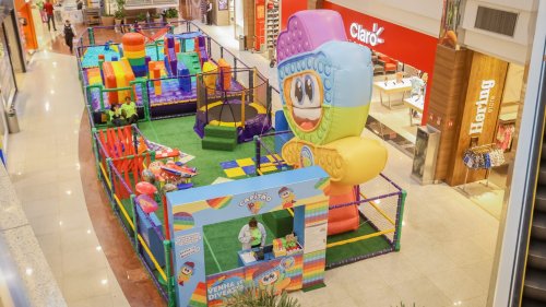 ShoppingSantaÚrsula inaugura circuito inflável Pop It Park