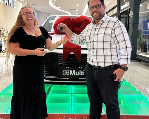 Moradora de Ribeirão Preto é contemplada com o carro BYD zero quilômetro da campanha de Natal do ShoppingSantaÚrsula