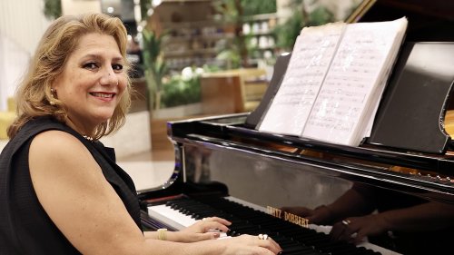 RibeirãoShopping realiza apresentações gratuitas de piano com repertório musical inspirado nas férias