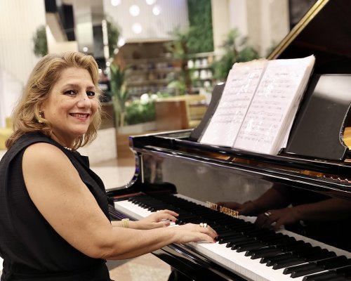 RibeirãoShopping realiza apresentações gratuitas de piano com repertório musical inspirado nas férias