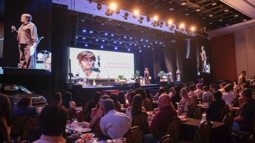 RibeirãoShopping e ShoppingSantaÚrsula lançam campanhas de Natal durante encontro com Márcia Sensitiva no Retail Club 2025