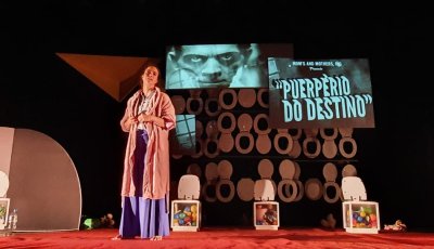 Miá Mello chega  com o espetáculo Mãe Fora da Caixa
