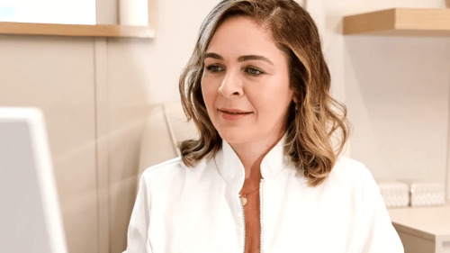 Pele sensível após as festas? Dermatologista explica como retomar os cuidados no início do ano