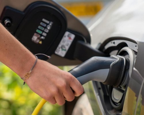 Ribeirão Preto ganha eletroposto com recarga rápida para veículos elétricos