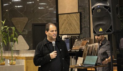 “Meu bisavô estaria orgulhoso de ver esse legado”, destaca bisneto de Oscar Niemeyer durante encontro com arquitetos em Ribeirão Preto