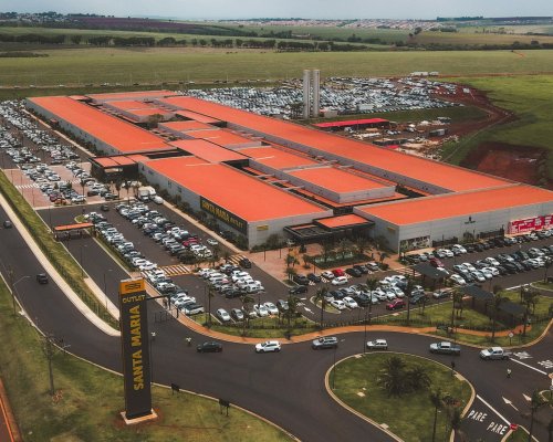 Clássicos sobre rodas: Santa Maria Outlet recebe mostra de carros antigos