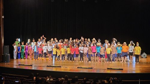 Tocando e Encantando encerra temporada com espetáculo gratuito no Teatro Municipal
