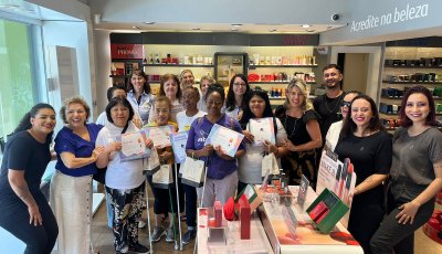 Grupo Cedro e Adevirp realizam Workshop de Maquiagem Inclusiva para mulheres com mais de 60 anos