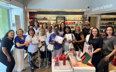 Grupo Cedro e Adevirp realizam Workshop de Maquiagem Inclusiva para mulheres com mais de 60 anos