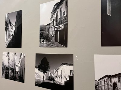 Exposição no ShoppingSantaÚrsula retrata experiência artística entre Brasil e Portugal