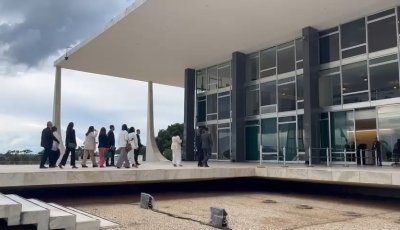 Ministro Barroso recebe universitários da Estácio no STF