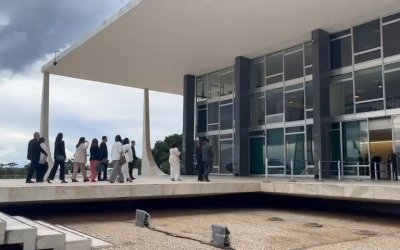 Ministro Barroso recebe universitários da Estácio no STF