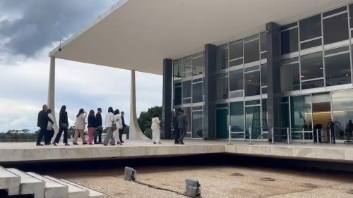 Ministro Barroso recebe universitários da Estácio no STF