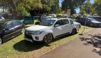 Encontro solidário de carros modificados arrecada alimentos para famílias em situação de vulnerabilidade em Ribeirão Preto