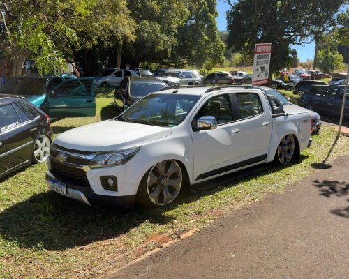 Encontro solidário de carros modificados arrecada alimentos para famílias em situação de vulnerabilidade em Ribeirão Preto