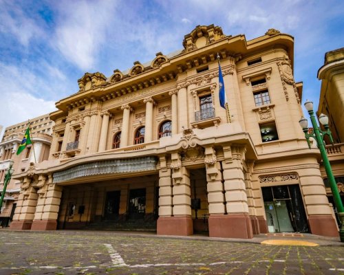 Theatro Pedro II divulga programação de agosto com música, teatro, dança, humor e concertos