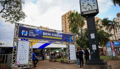 Prefeitura reúne cultura e serviços na Feira do Livro