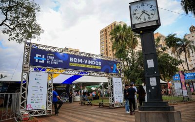 Prefeitura reúne cultura e serviços na Feira do Livro