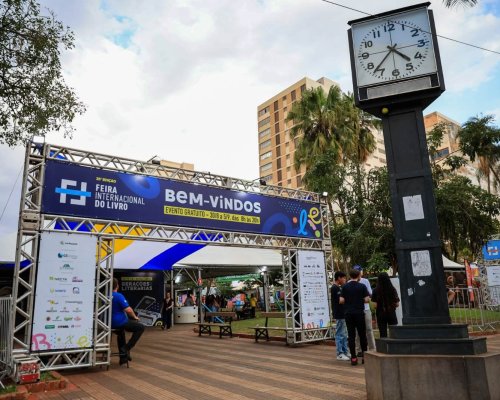 Prefeitura reúne cultura e serviços na Feira do Livro