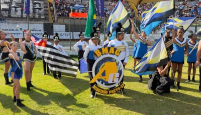 Bandas marciais de escolas municipais desfilam em Ribeirão