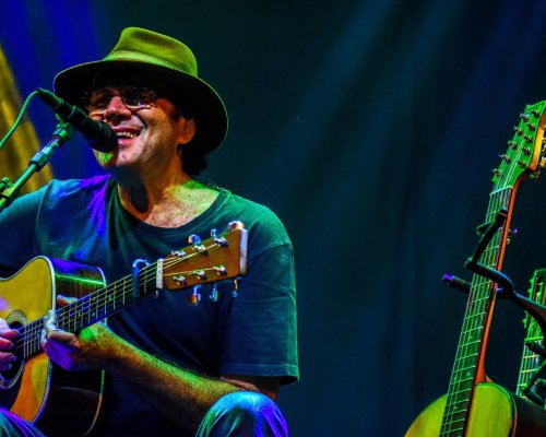 Almir Sater faz show gratuito na Feira do Livro de Sertãozinho