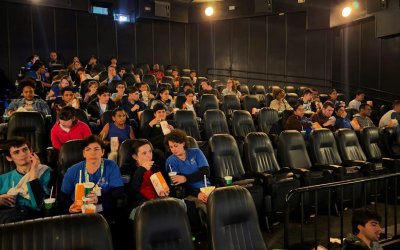Sessão de cinema adaptada e atividades recreativas reúnem cerca de 90 participantes em ação do Multiplique o Bem no RibeirãoShopping