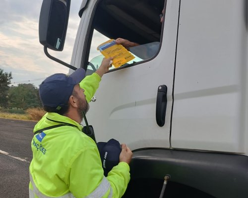 Dia do Caminhoneiro é comemorado com ação na Anhanguera