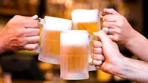 Dia Internacional da Cerveja: Outback terá chopp com 50% de desconto durante a noite toda nesta sexta-feira (02)