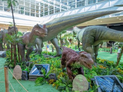 Férias escolares no RibeirãoShopping têm exposição de dinossauros, parque indoor e estreias como Jurassic World e Superman