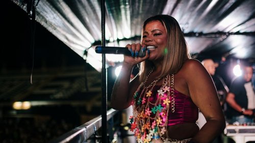 Bloco Califórnia foi marcado pelos ritmos brasileiros: pré-Carnaval teve do axé baiano ao funk carioca para 15 mil foliões em Ribeirão Preto