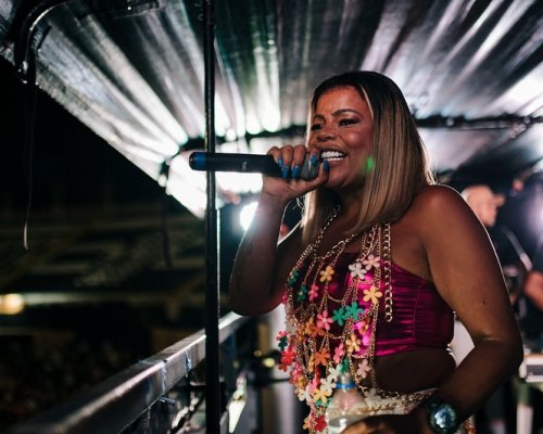 Bloco Califórnia foi marcado pelos ritmos brasileiros: pré-Carnaval teve do axé baiano ao funk carioca para 15 mil foliões em Ribeirão Preto