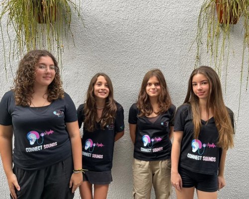  Premiadas nos Estados Unidos, jovens da Bionic Girls ministram palestra sobre aplicativo que ajuda pessoas com deficiência auditiva no POW Festival
