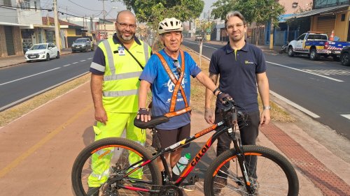 Entrevias orienta ciclistas a pedalar em segurança