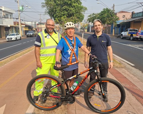 Entrevias orienta ciclistas a pedalar em segurança