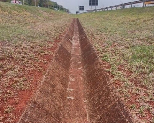 Entrevias intensifica manutenção no sistema de drenagem das rodovias