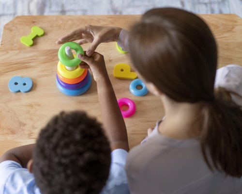 Especialista alerta como escolher a escola correta para alunos com Transtorno do Espectro Autista (TEA)