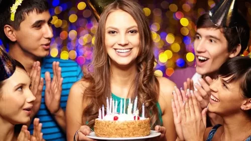 No Parabéns pra você: afinal é pique ou é big?