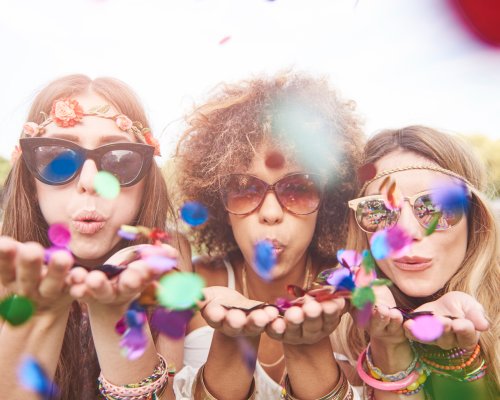 Como agir em caso de importunação sexual em eventos como o Carnaval?