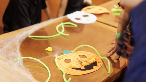 Halloween transforma o RibeirãoShopping em cenário de fantasia e diversão para crianças e famílias