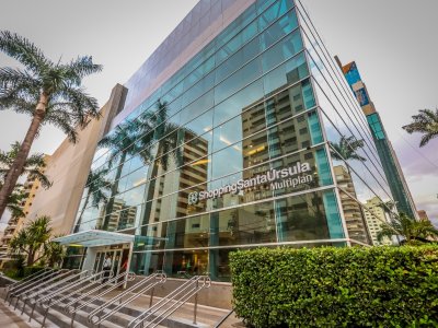 ShoppingSantaÚrsula promove ações sociais com McDia Feliz, doações e sessão de cinema