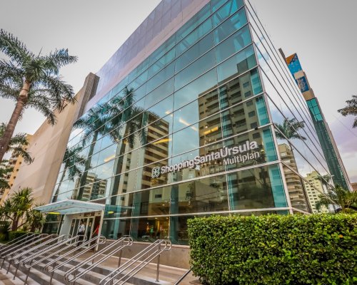 ShoppingSantaÚrsula promove ações sociais com McDia Feliz, doações e sessão de cinema