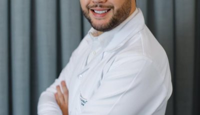 Tricologista explica as diferenças entre hidratação, nutrição e reconstrução e alerta para o risco da ‘saturação capilar’