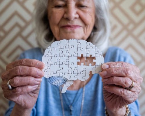 Setembro Lilás: diagnóstico precoce e novas terapias ampliam perspectivas no tratamento do Alzheimer